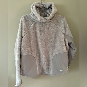 Nike Therma Sherpa Fleece Training Pullover in Light Gray - Size M